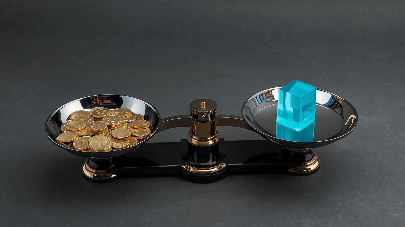 Balança de precisão clássica feita de metal escuro. Em um dos pratos, moedas de ouro; no outro, um holograma geométrico azul, simbolizando o prêmio pago pelo capital intelectual soberano.